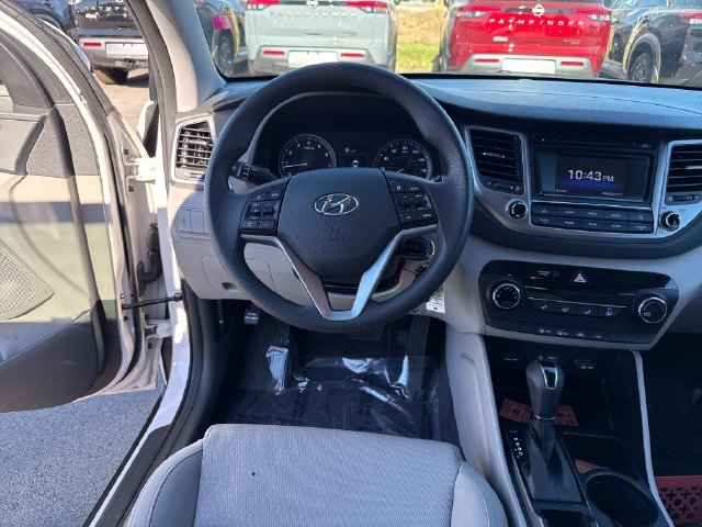 Used 2016 White Hyundai SE image 16
