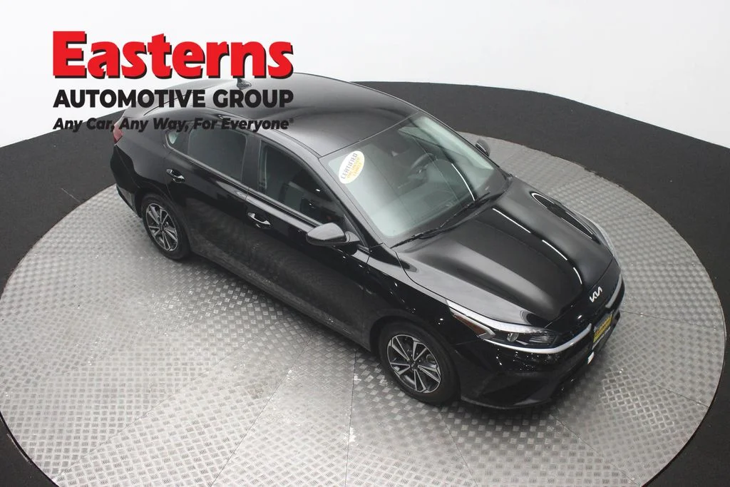 Used 2024 Black Kia LXS image 3