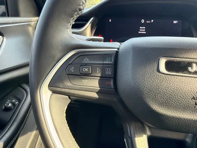 Used 2023 White Jeep Altitude image 28