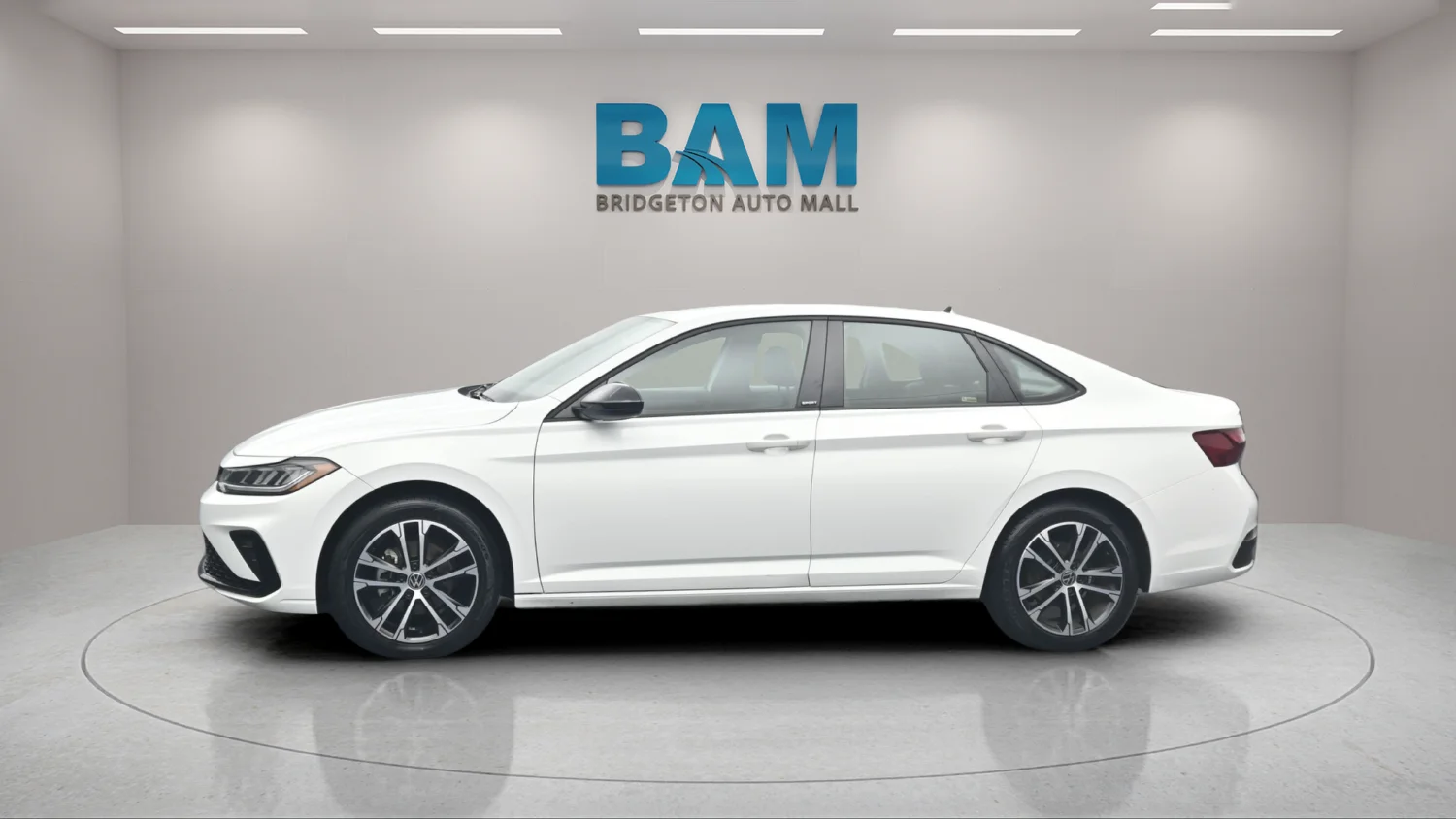 Used 2025 White Volkswagen 1.5T Sport image 3