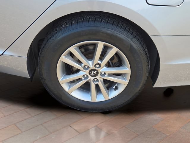 Used 2016 Shale Gray Metallic Hyundai 2.4L SE image 21