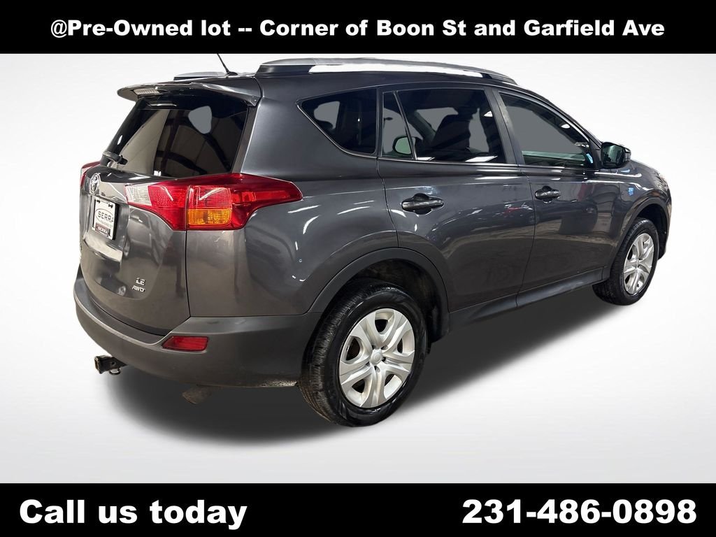 Used 2014 Gray Toyota LE image 5