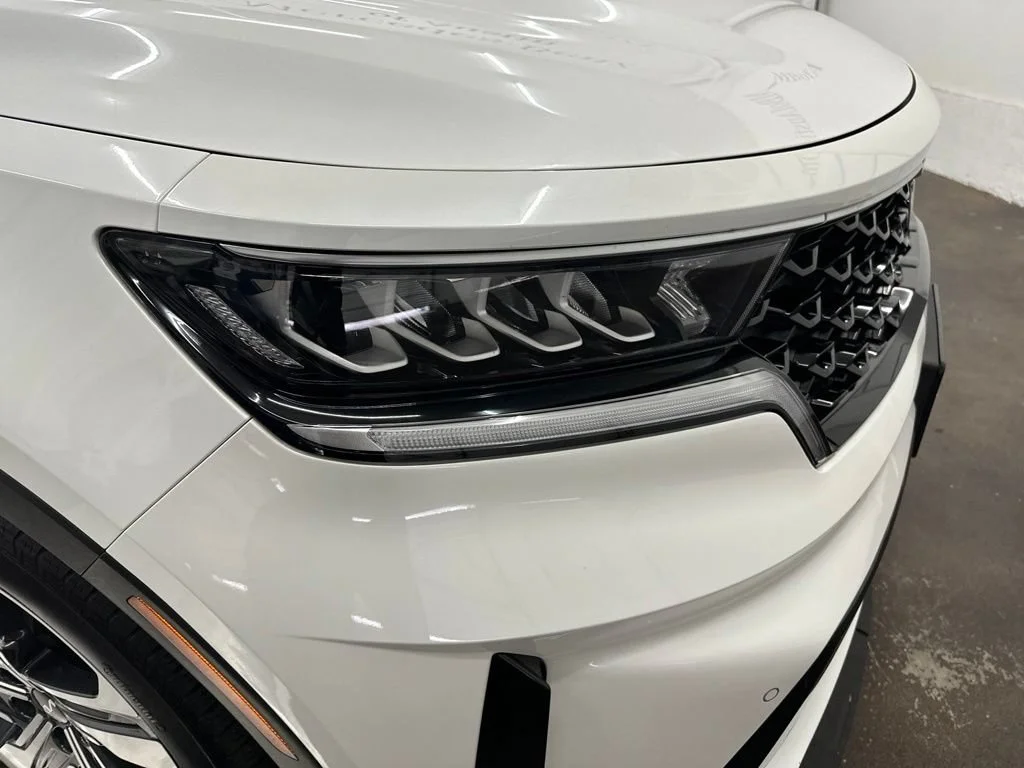 Used 2023 White Kia EX image 10