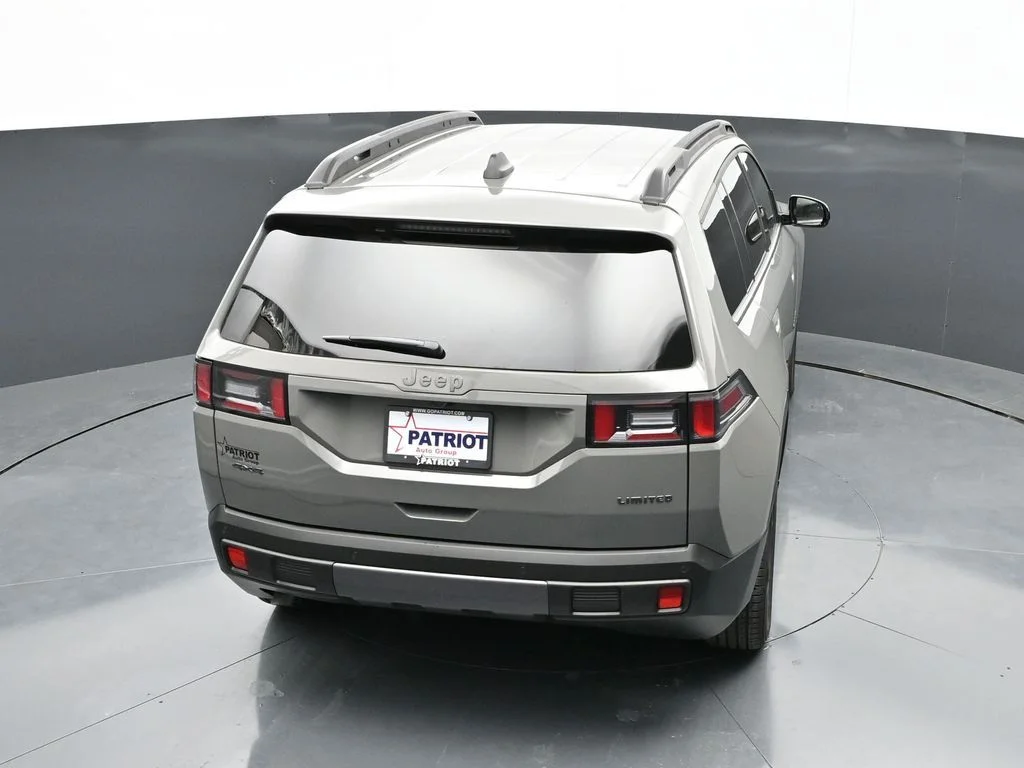 New 2026 Sting-Gray Clear-Coat Exterior Paint Jeep Limited image 32