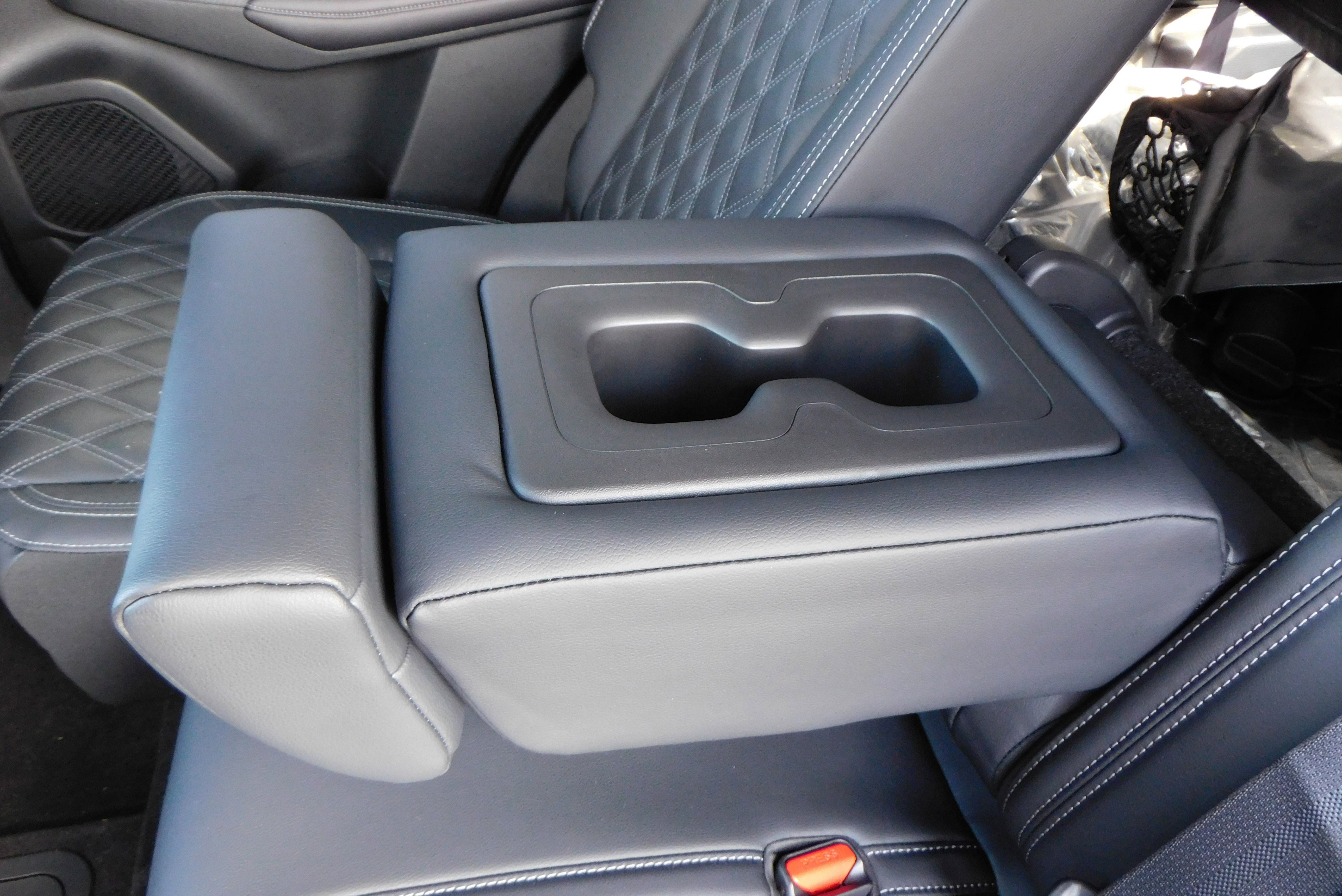Used 2025 WHITE DIMD Mitsubishi SEL Platinum Edition image 36