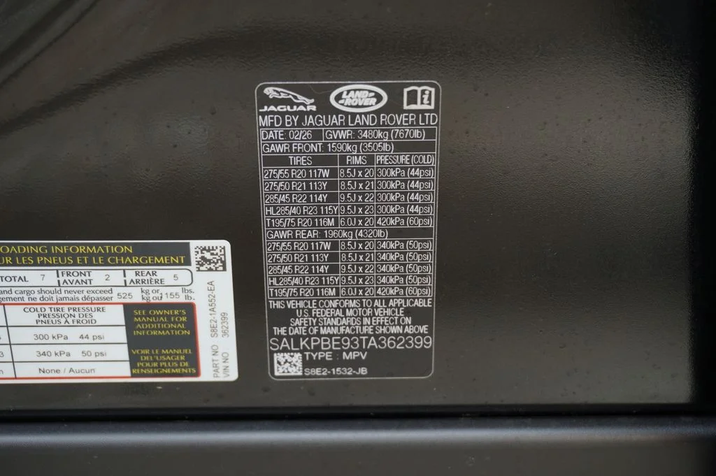 New 2026 Santorini Black Land Rover SE image 39