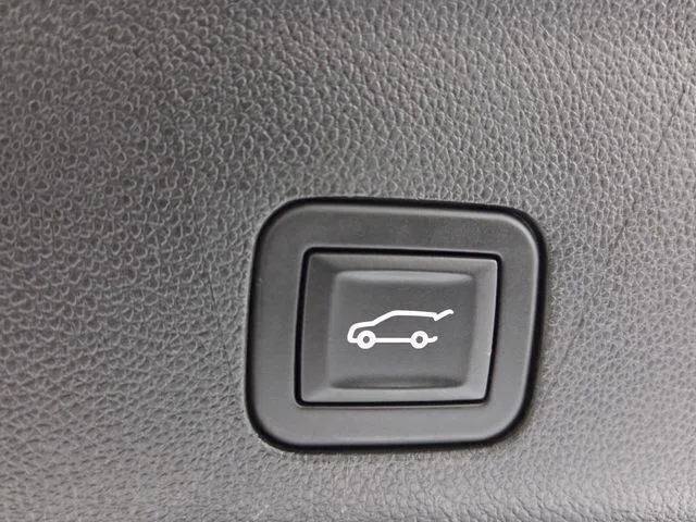 Used 2025 Black Chevrolet Z71 image 13