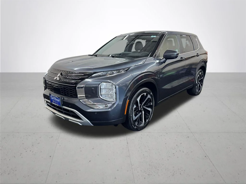 Used 2024 Gray Mitsubishi SE image 2