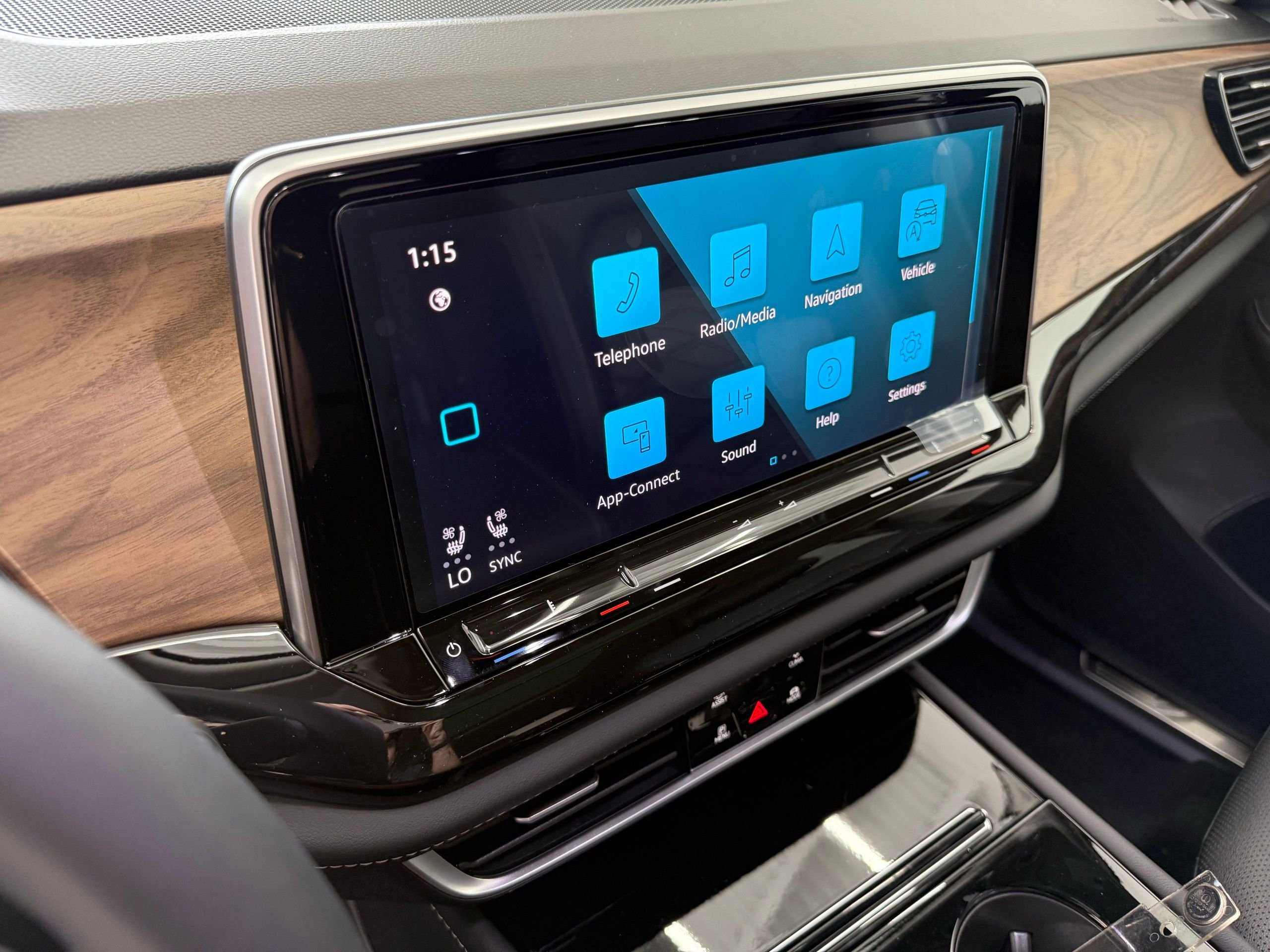 2025 Volkswagen Atlas SE w/Tech - Photo 15