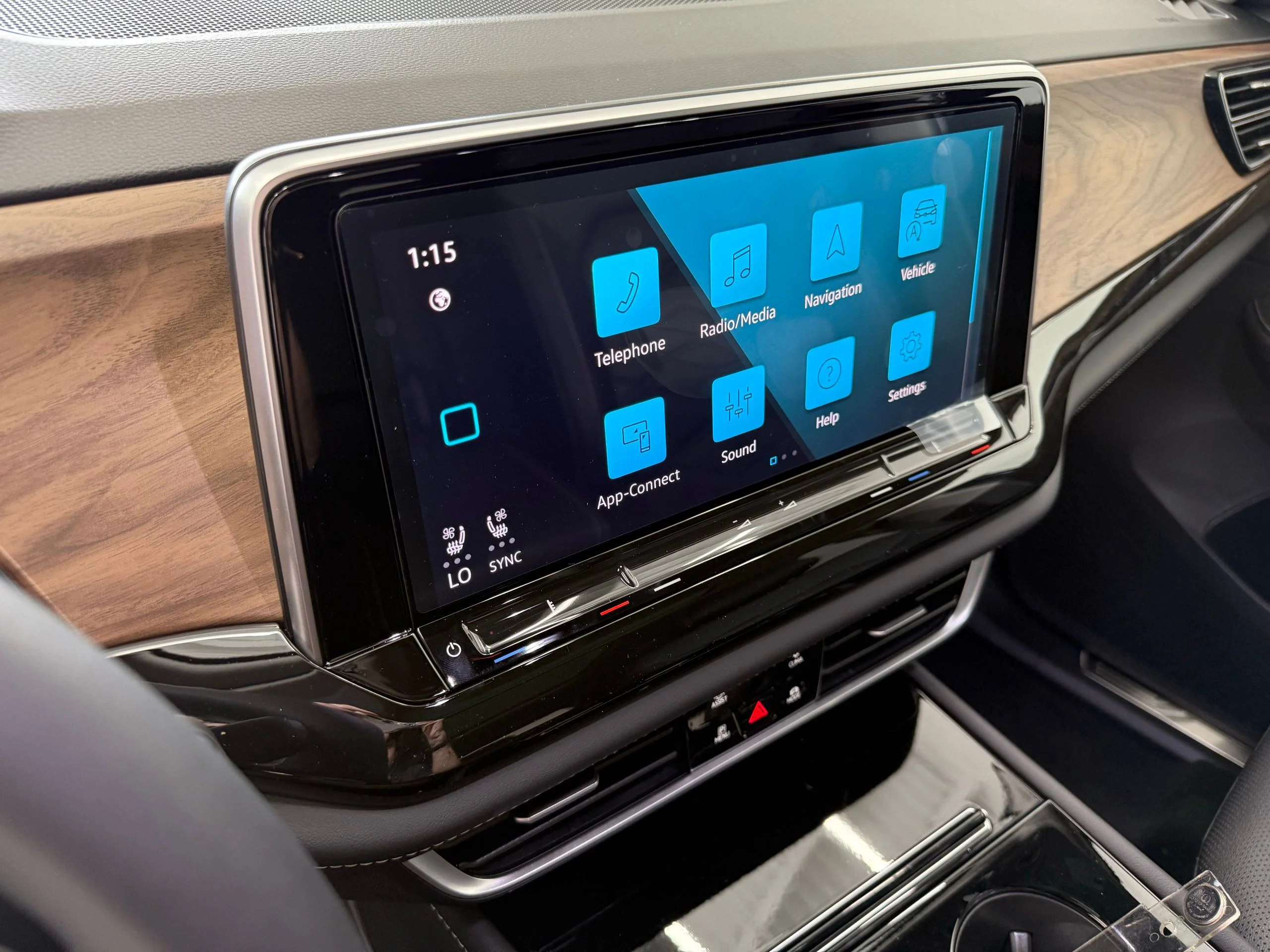 2025 Volkswagen Atlas SE w/Tech - Photo 16
