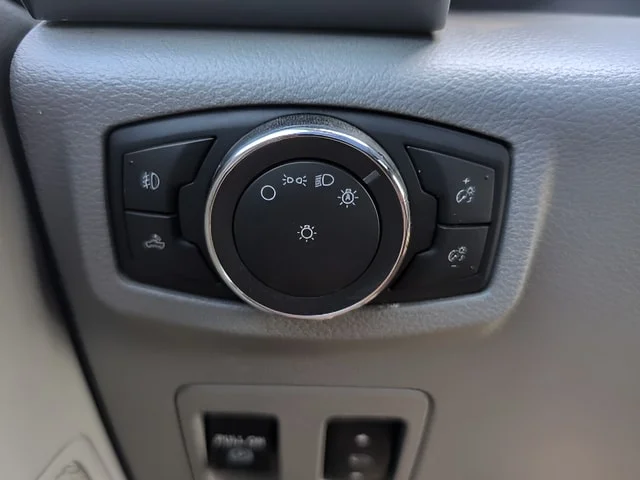 Used 2020 Black Metallic Ford XLT image 16