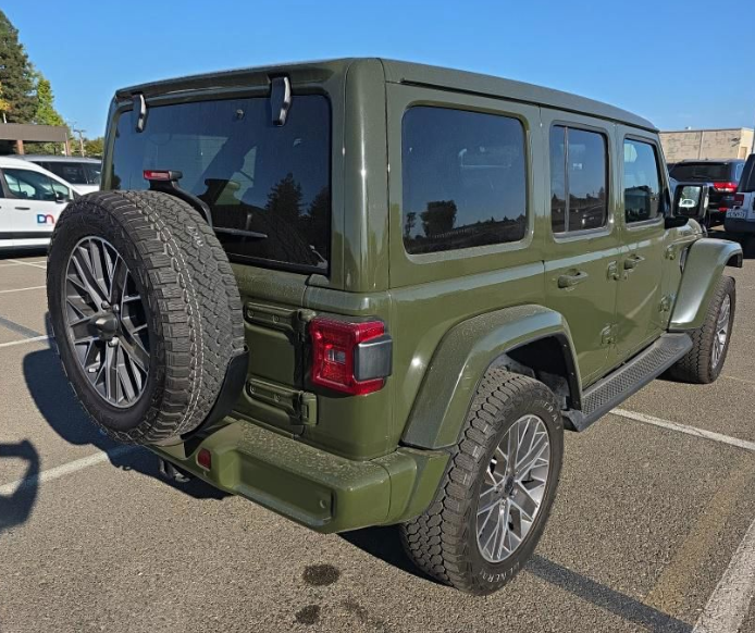 Used 2024 Green Jeep High Altitude 4xe image 4