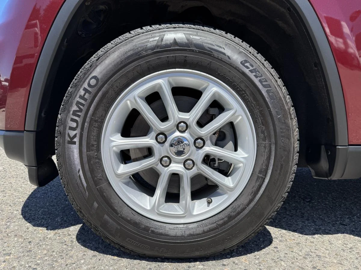 Used 2018 Red Jeep Laredo 4wd image 20