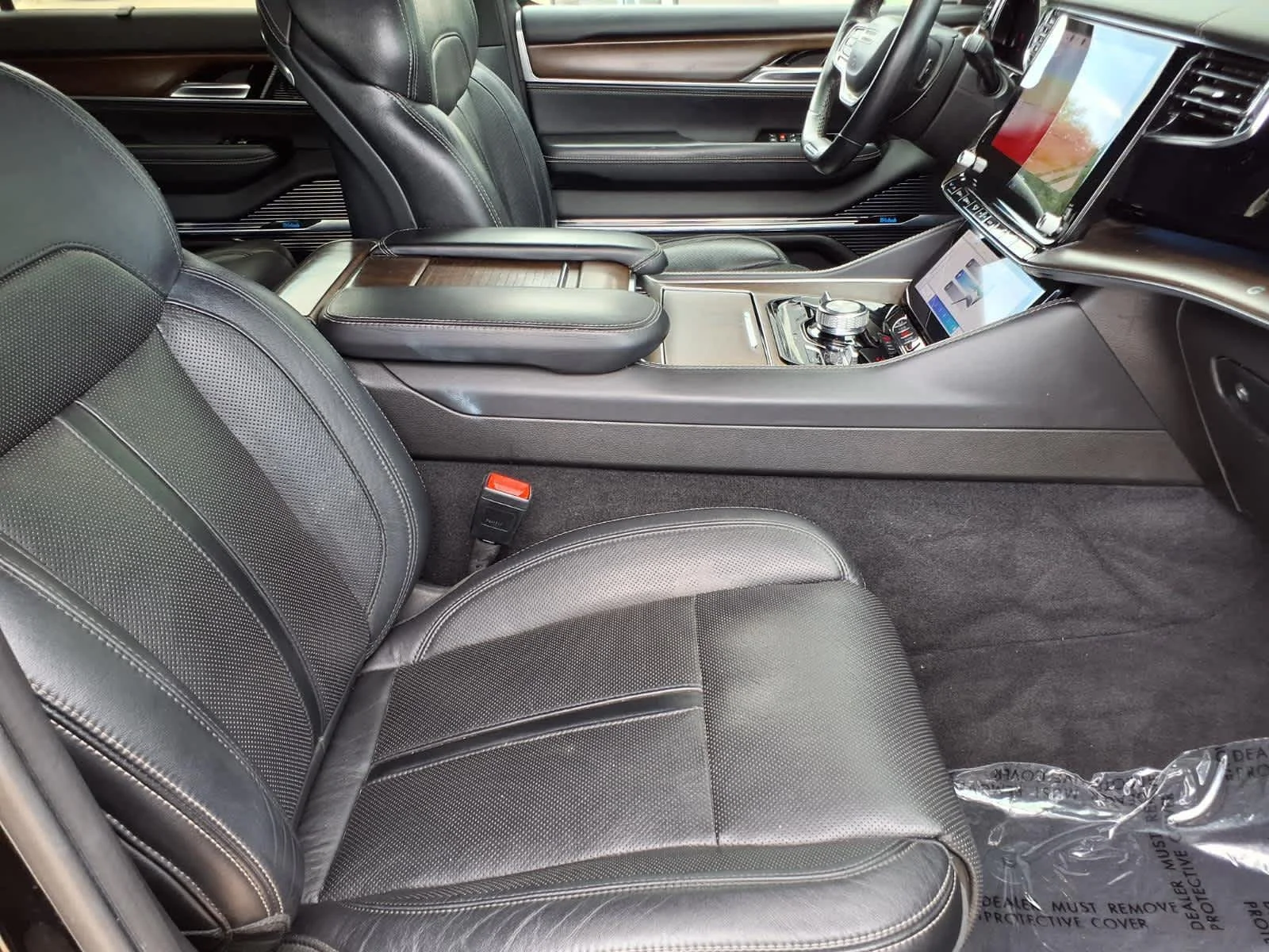 Used 2022 Diamond Black Crystal Pearlcoat Jeep Series I image 11