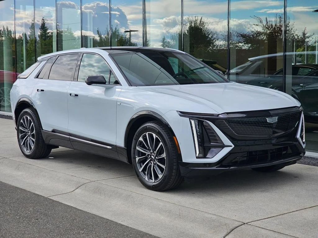 New 2027 Vibrant White Tricoat Cadillac Sport image 7