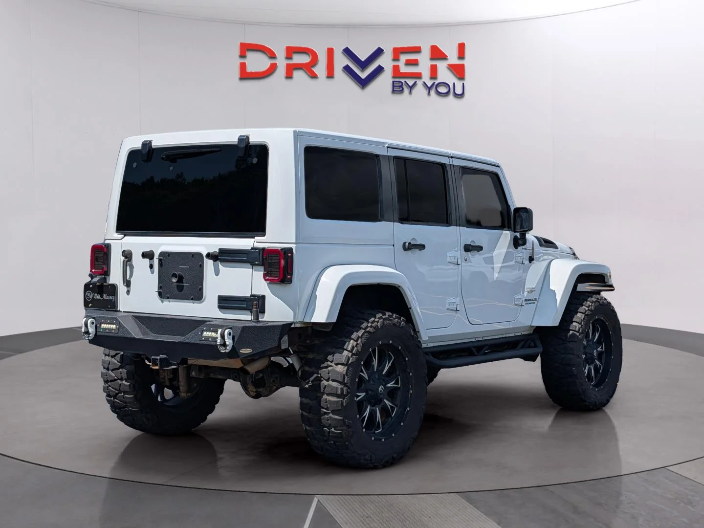 Used 2014 Bright White Clearcoat Jeep Sahara image 5