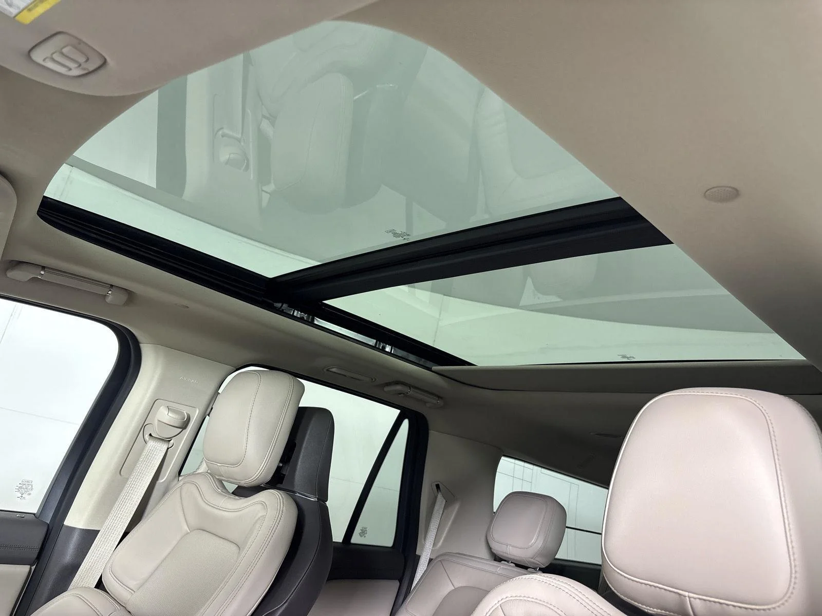 Used 2022 Ceramic Pearl Metallic Tri-Coat Lincoln Reserve image 8