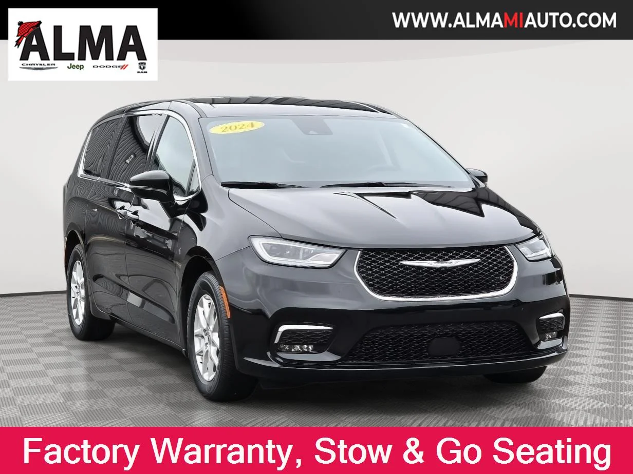 2024 Chrysler Pacifica Touring L's photo