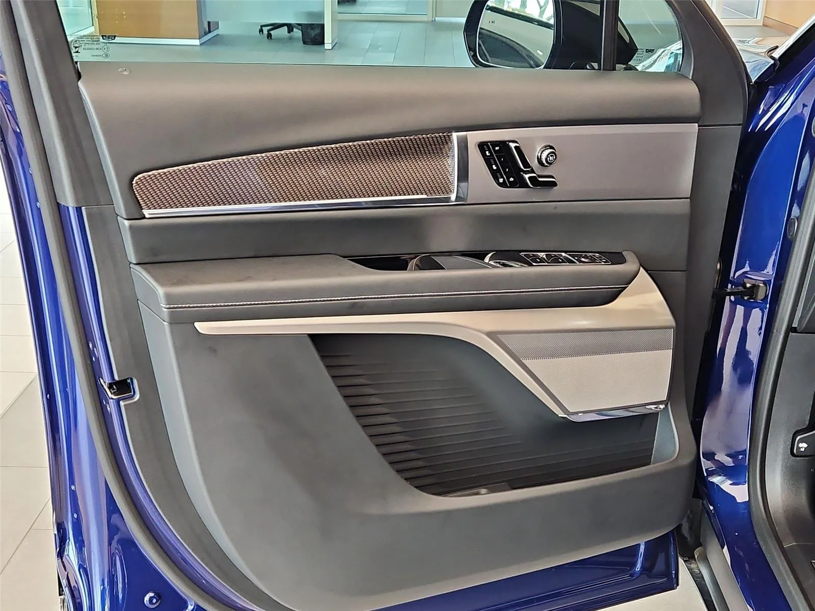 2026 Cadillac VISTIQ Sport - Photo 23