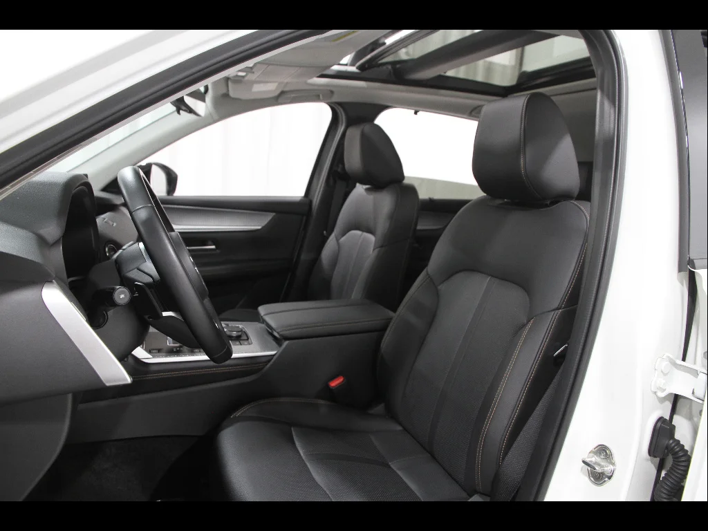 Certified Used 2025 Rhodium White Premium Mazda Premium image 5