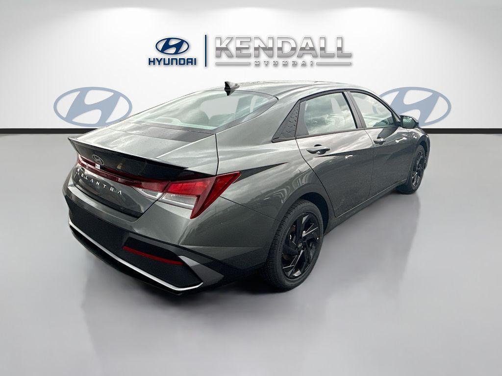 New 2026 Amazon Gray Hyundai SEL Sport image 6