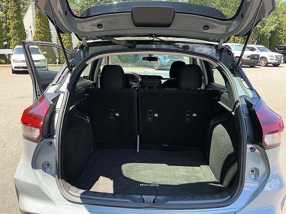 Used 2022 Gray/Super Black Nissan SV image 23