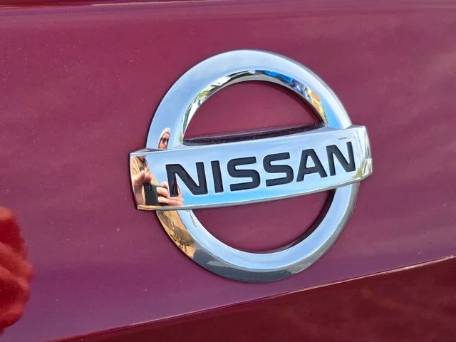 Used 2022 Scarlet Nissan 2.5 SL image 24