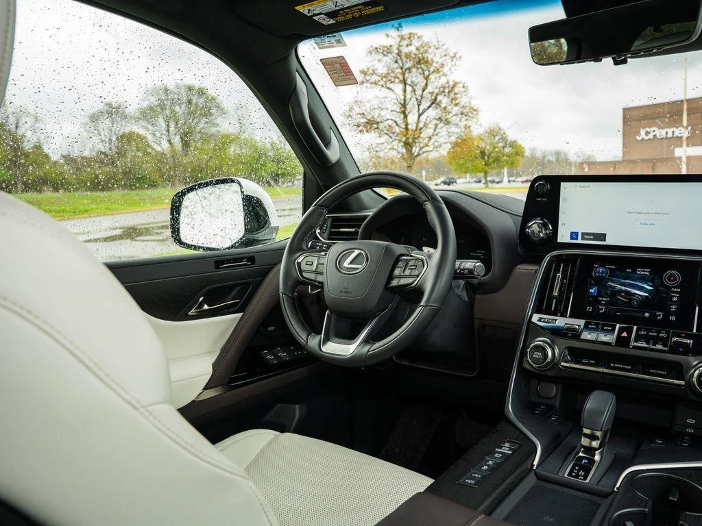 Used 2025 Eminent White Pearl Lexus LX 700h Luxury image 52