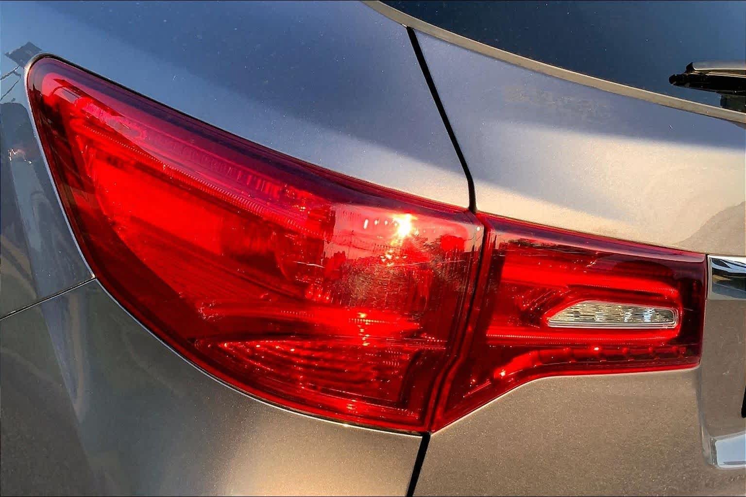 Used 2020 Modern Steel Metallic Acura  image 25