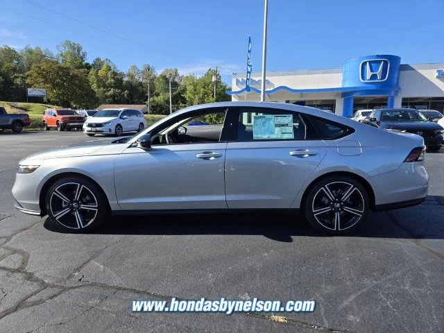 New 2026 Silver Honda SE image 4