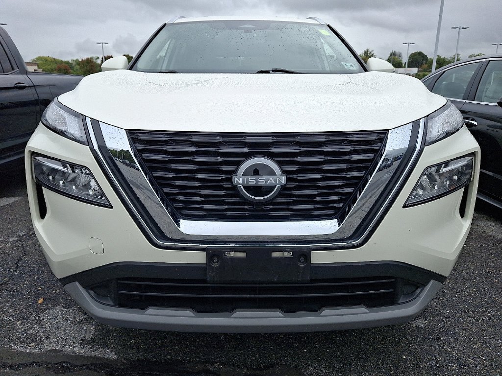 Used 2023 White Nissan SV image 2