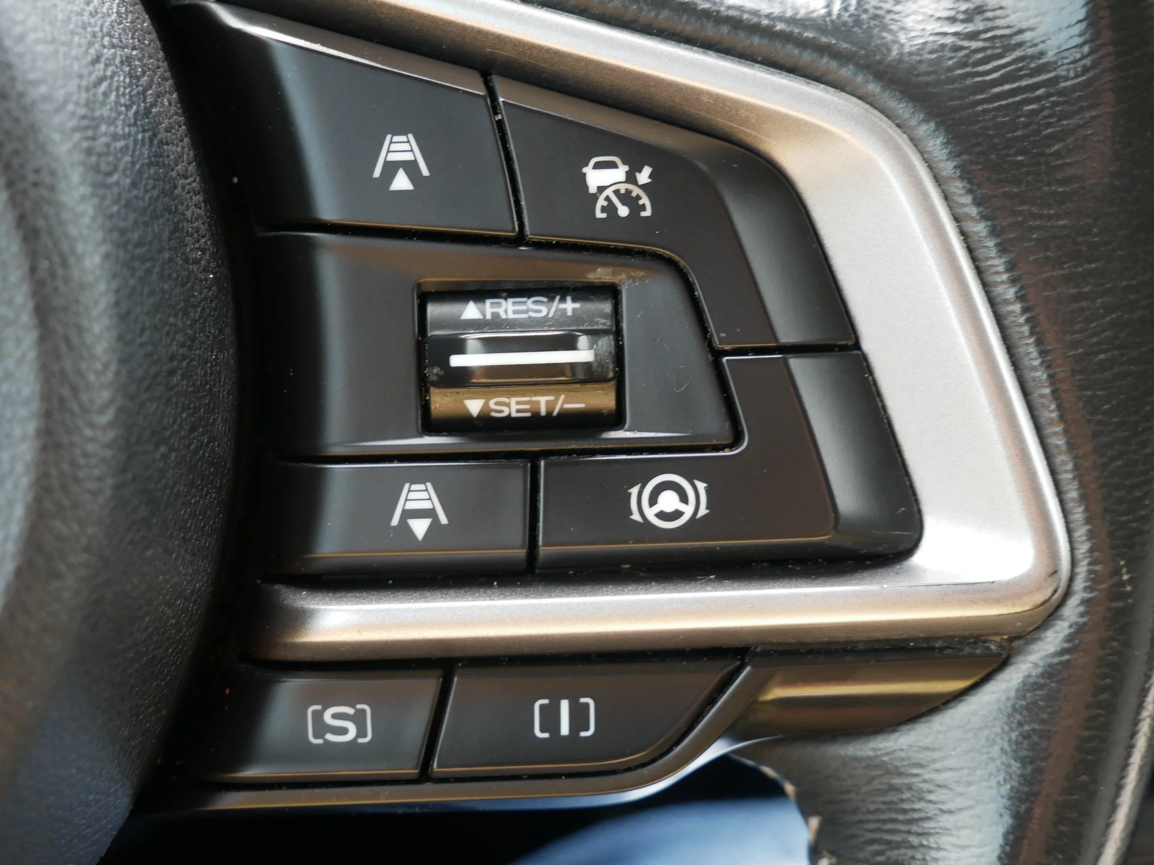 Used 2020 Horizon Blue Pearl Subaru Premium image 28