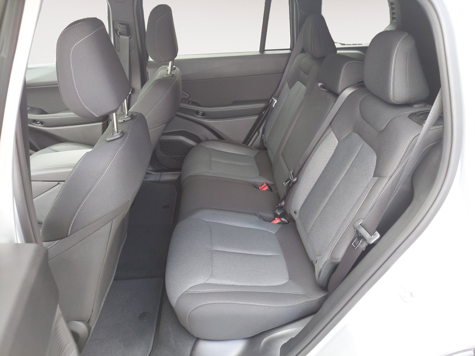 New 2026 Silver Zynith Clearcoat Jeep Laredo image 23