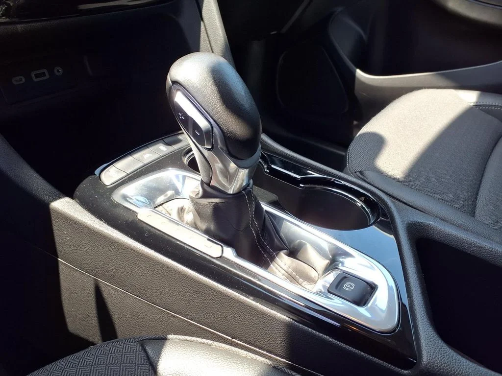 Used 2023 White Buick Preferred image 21