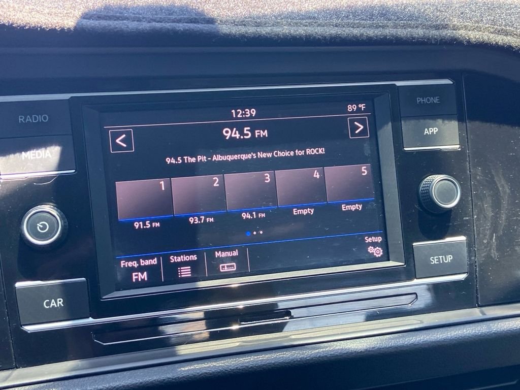 Used 2019  Volkswagen R-Line image 10