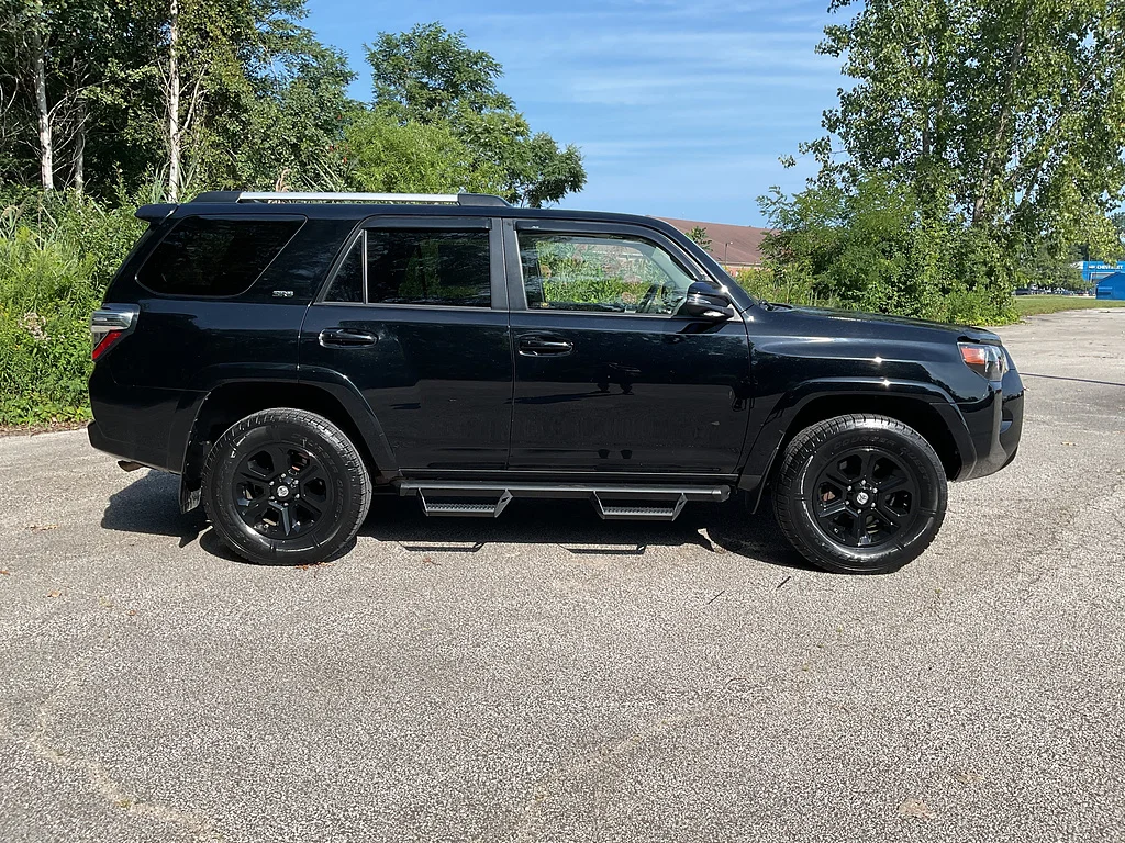 Used 2019 Midnight Black Metallic Toyota SR5 Premium image 4