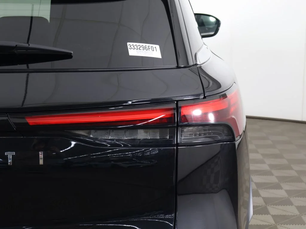 Used 2024 Mineral INFINITI LUXE image 20