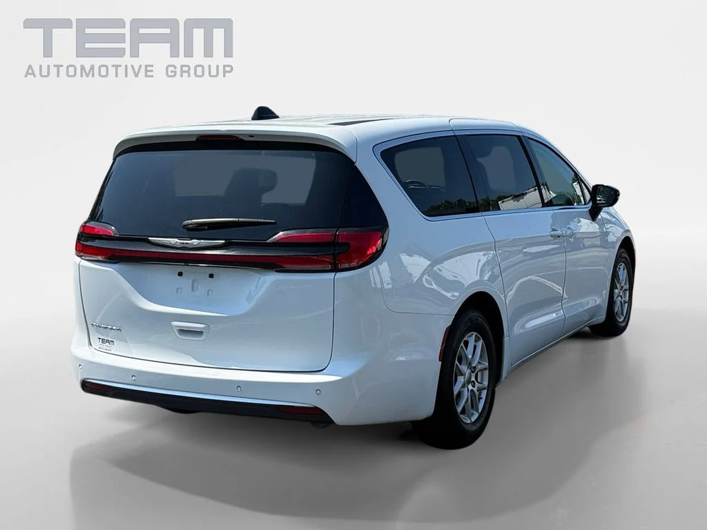 Used 2024 White Chrysler Touring L image 7