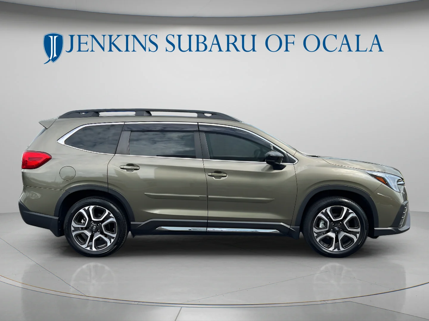 Used 2024 Autumn Green Metallic Subaru Limited image 2
