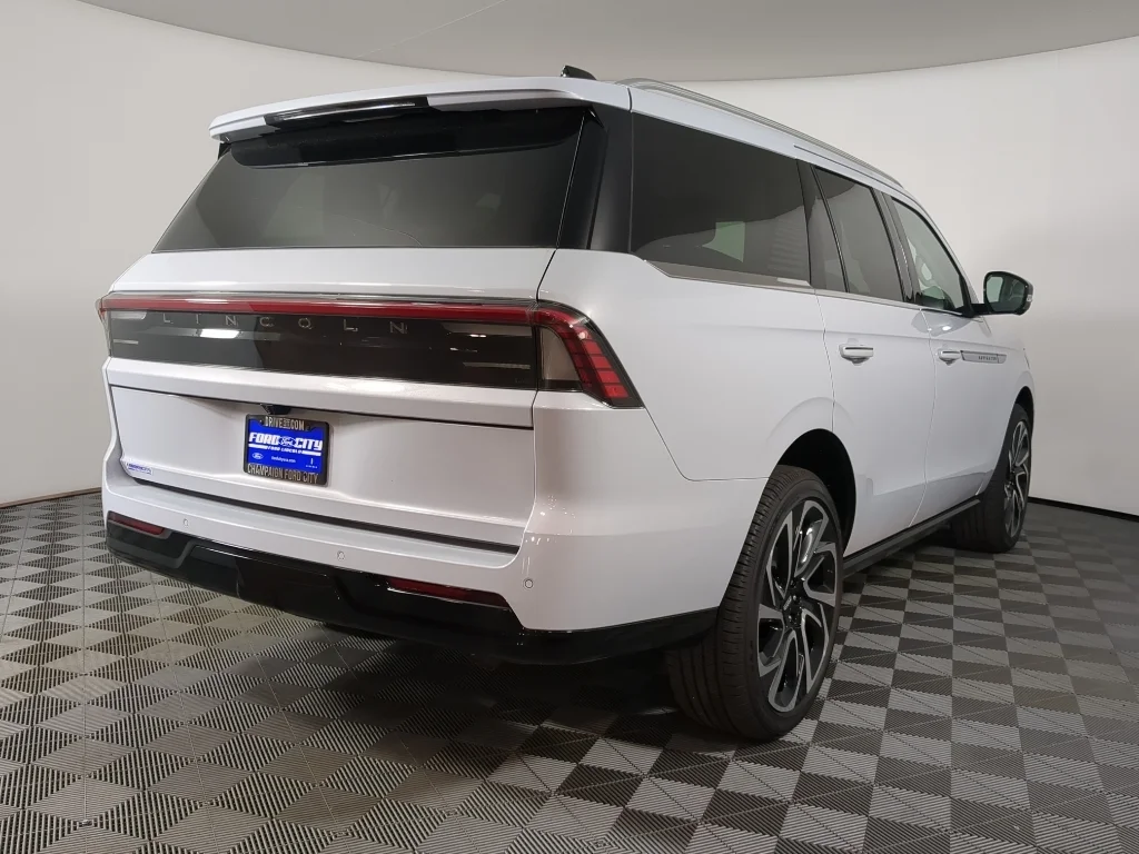 New 2026 Crystal White Metallic Clearcoat Lincoln Reserve image 16