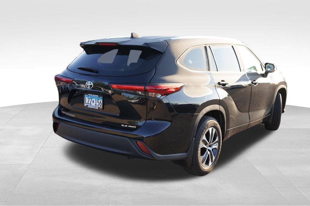 Used 2021 Midnight Black Metallic Toyota XLE image 3