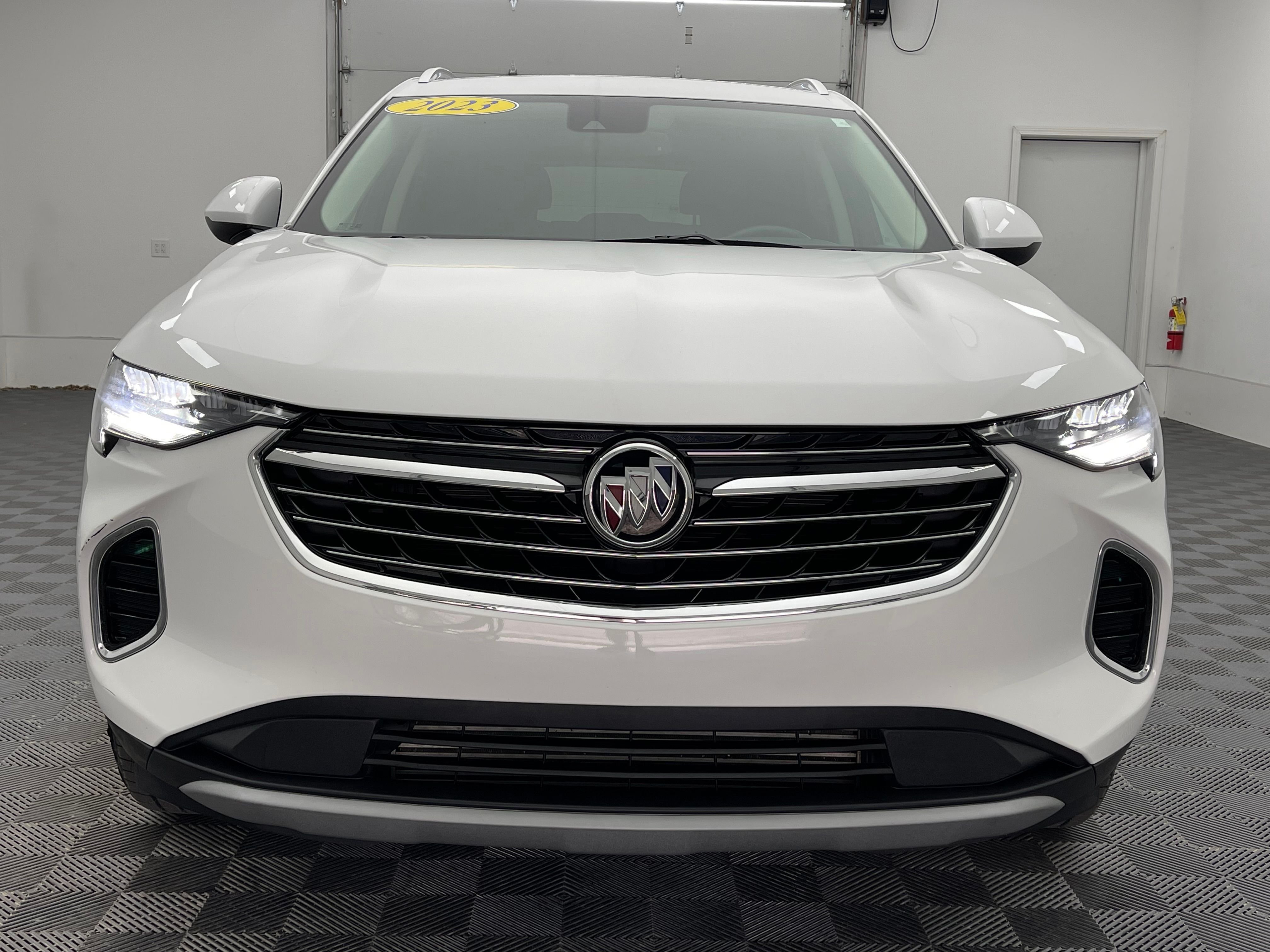 Used 2023 Summit White Buick Essence image 13