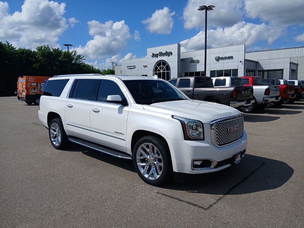Used 2017 White GMC Denali image 2