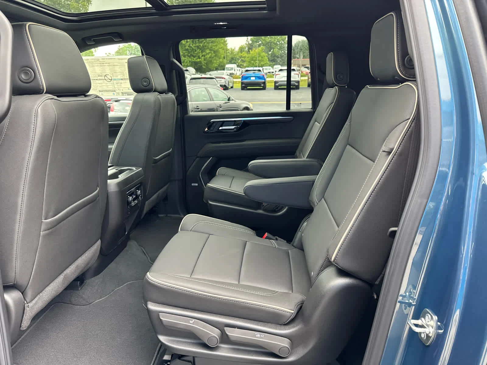 2026 Chevrolet Suburban Premier - Photo 20