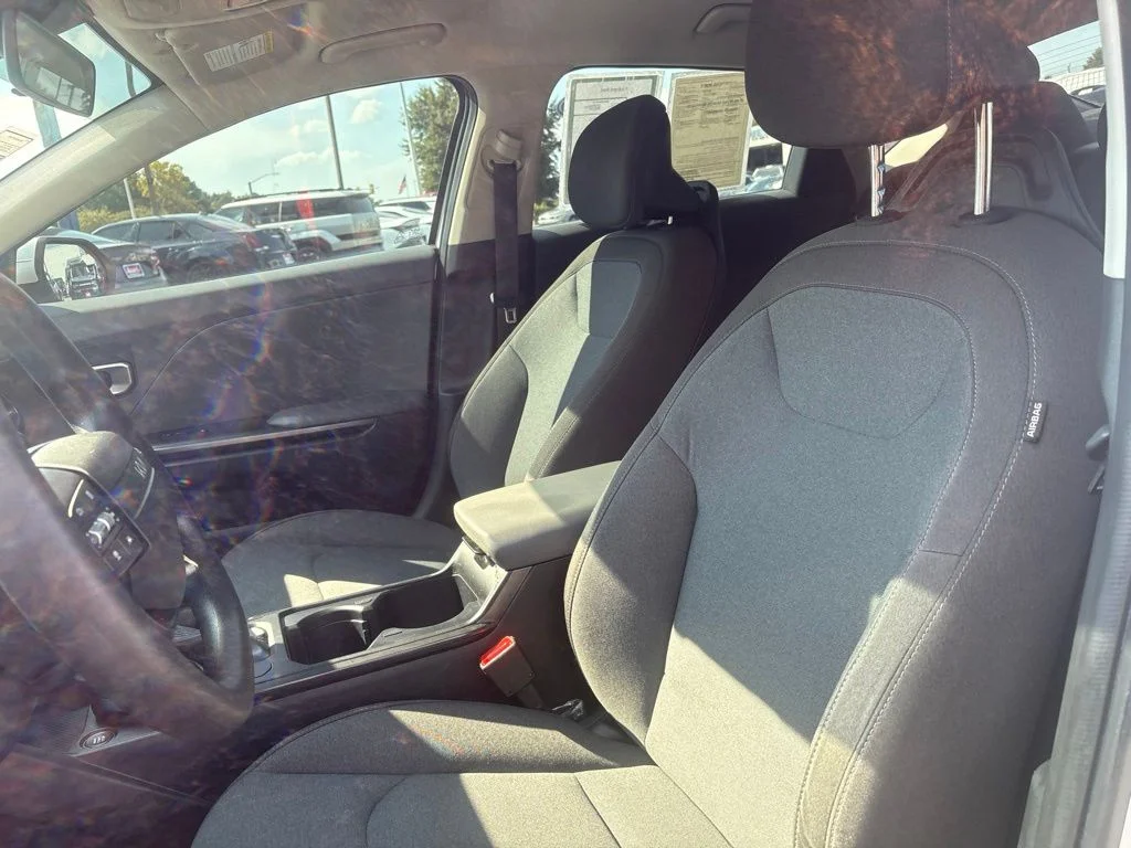 Used 2025 White Kia LX image 25