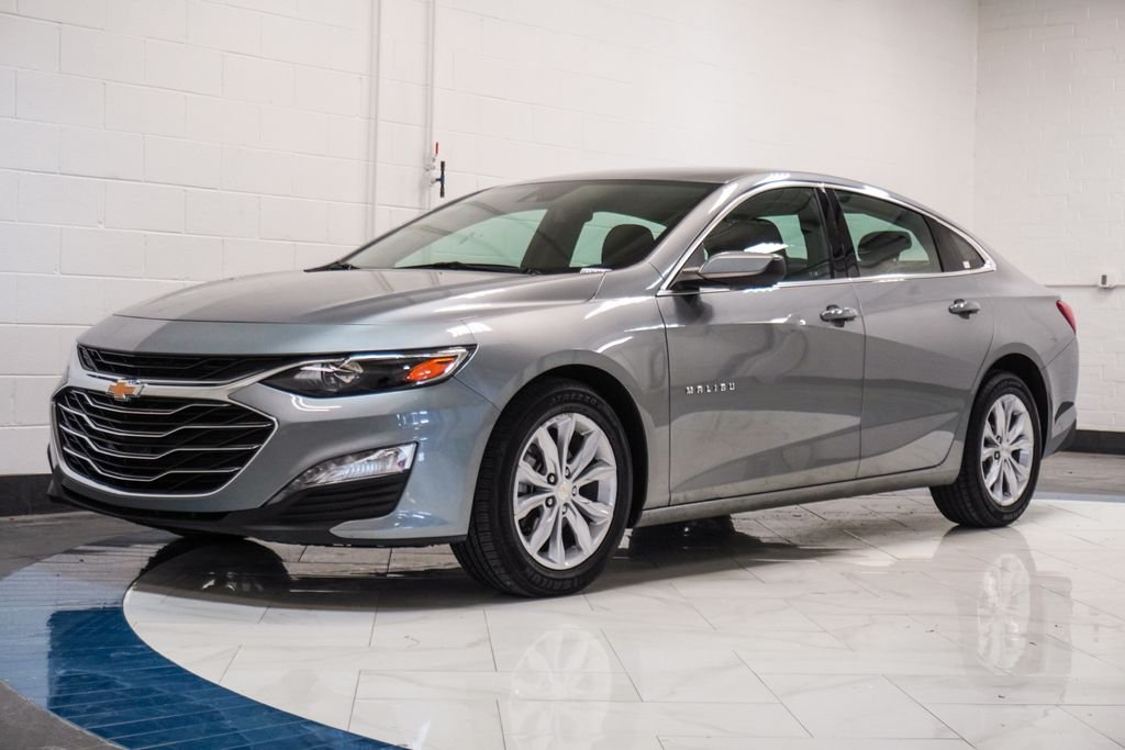 Used 2025 Gray Chevrolet LT image 4