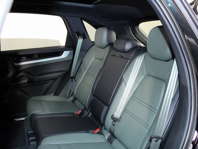 2025 Porsche Cayenne S - Photo 22
