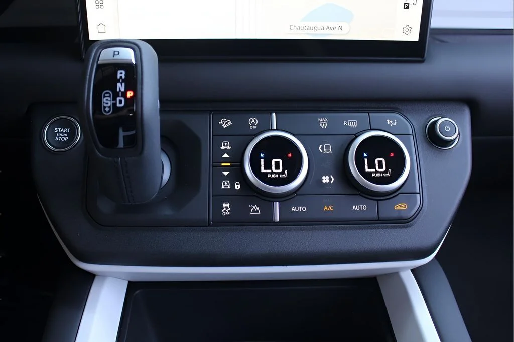 2025 Land Rover Defender X-Dynamic SE - Photo 27