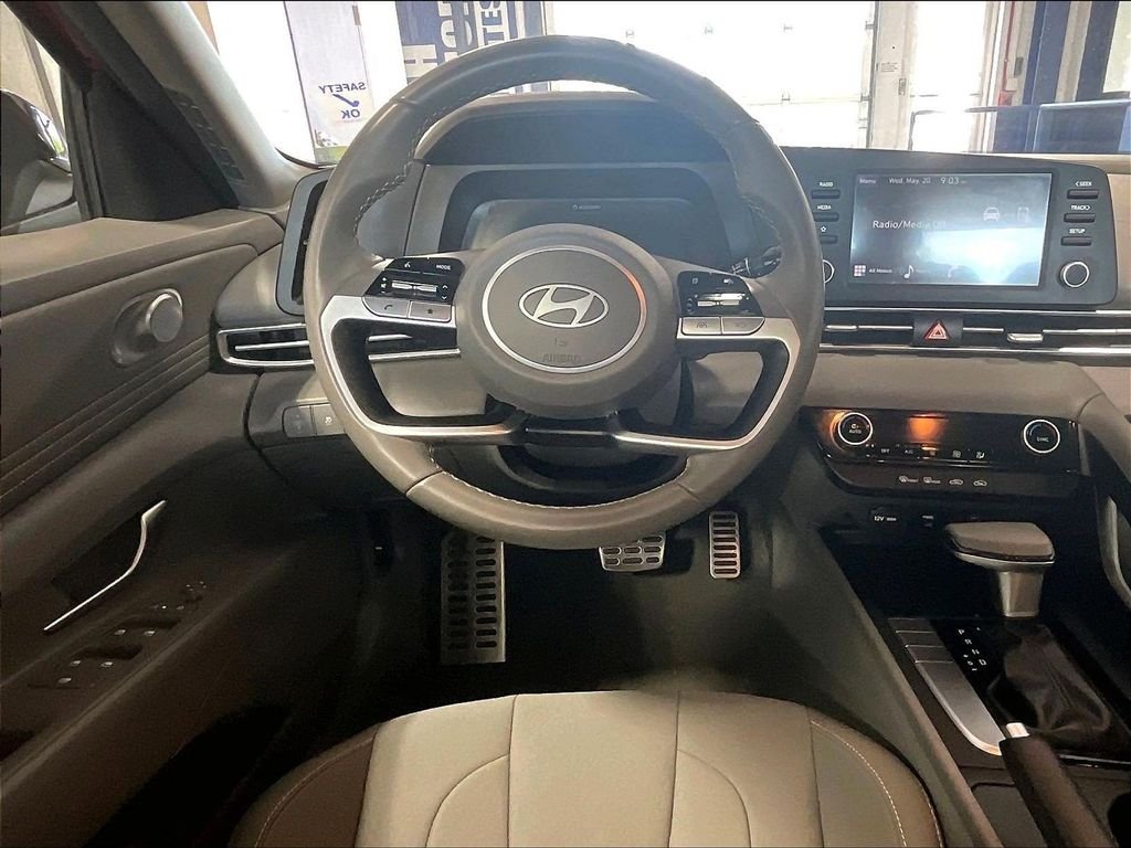 Used 2025 Red Hyundai SEL Sport image 17