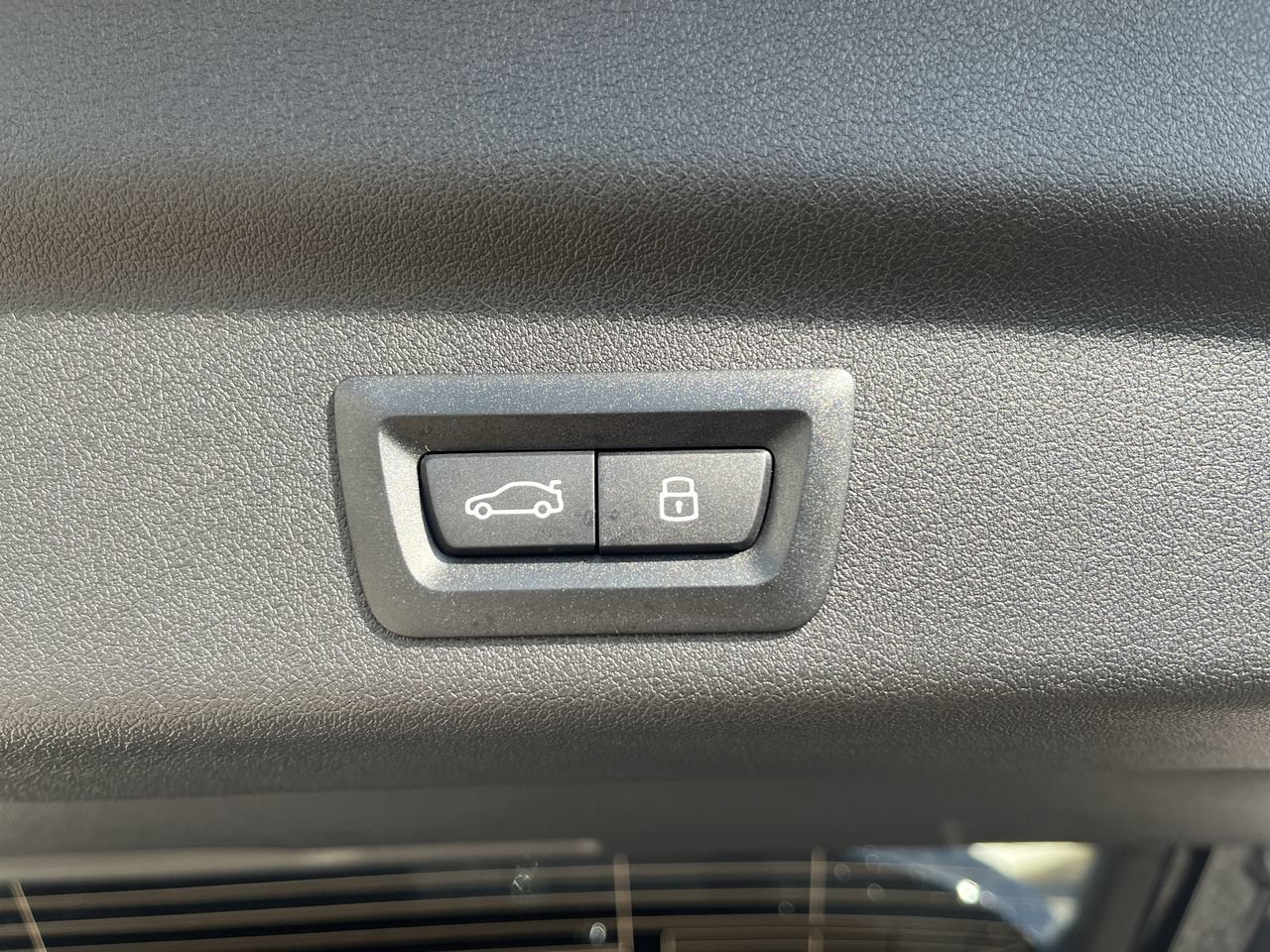 Used 2026 Black Sapphire Metallic BMW xDrive28i image 35